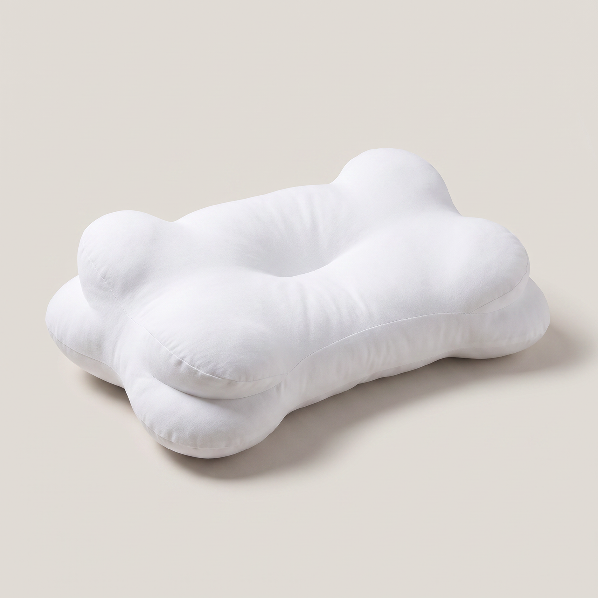 Coussin de tête ergonomique blanc avec creux central et échancrure pour l'épaule.